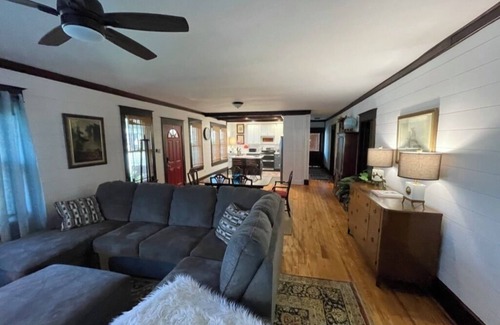 Sheffield House | Charming 3BR 2BA furnished pet-friendly house WiFi AC in downtown Sheffield AL