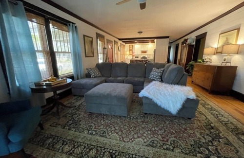 Sheffield House | Charming 3BR 2BA furnished pet-friendly house WiFi AC in downtown Sheffield AL