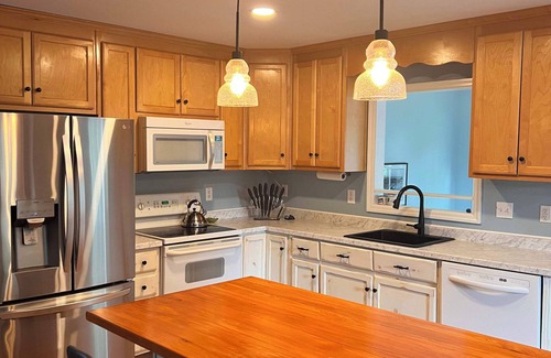 Tilghman House | Charming 3BR Cottage in Heart of Tilghman Island – Bike everywhere!