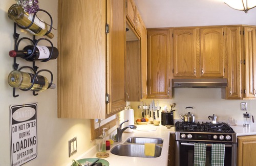 South Bend House | Charming 3br home with hot tub - 2 miles from Notre Dame's campus!