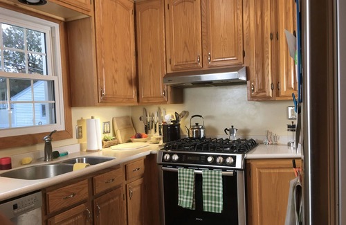 South Bend House | Charming 3br home with hot tub - 2 miles from Notre Dame's campus!