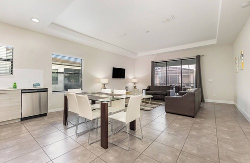 Haines City Resort | Charming 3BR Retreat w/Pool, Resort Perks & Easy Access to Orlando Attractions