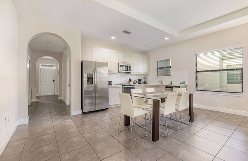 Haines City Resort | Charming 3BR Retreat w/Pool, Resort Perks & Easy Access to Orlando Attractions