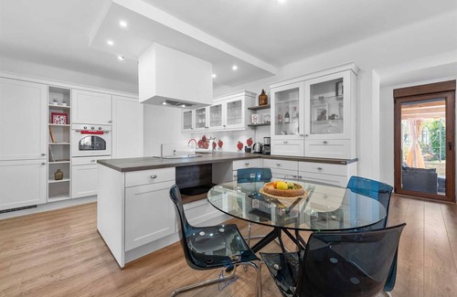 Zurkovo Villa | Charming 3BR Villa for 6 with Pool near the Beach