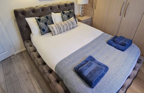 South Hayling Cottage | Charming 4-Bed Cottage in Hayling Island - Hot Tub