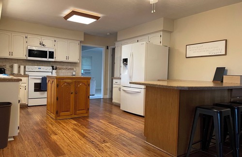 Climax Springs House | Charming 4-bedroom house with Private Dock - Perfect for Family Gatherings