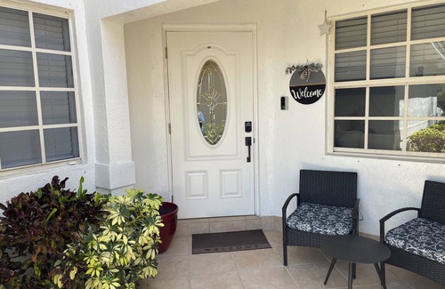 Pembroke Pines House | Charming 4-bedroom house with WiFi, Amenities in pleasant Pembroke Pines