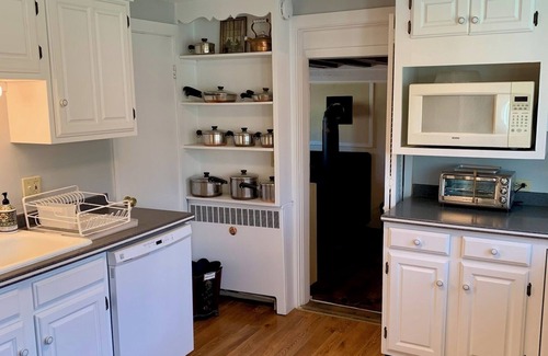 Keene House | Charming 4-bedroom Colonial in lovely Keene with WiFi, AC