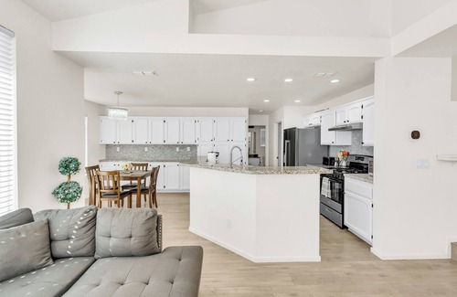 Elk Grove House | Charming 4-bedroom house in Elk Grove with WiFi and AC