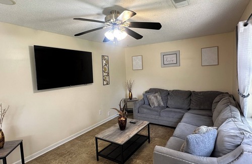 Huntcliff House | Charming 4-bedroom house with AC, WiFi in lovely Columbia