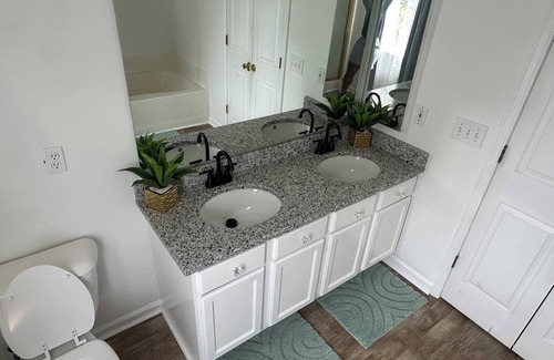 Huntcliff House | Charming 4-bedroom house with AC, WiFi in lovely Columbia