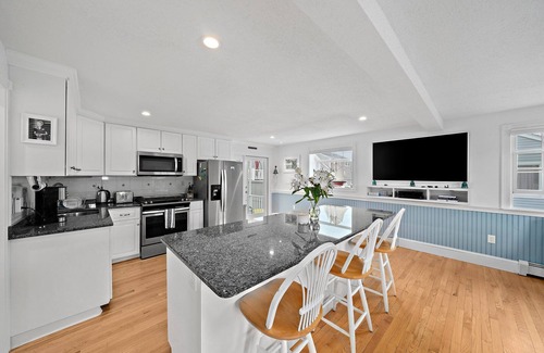 Green Harbor-Cedar Crest House | Charming 4-bedroom house with WiFi, AC in peaceful Duxbury