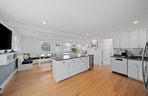 Green Harbor-Cedar Crest House | Charming 4-bedroom house with WiFi, AC in peaceful Duxbury