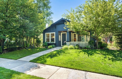 Century West House | Charming 4-bedroom house with WiFi, AC in amazing Bend