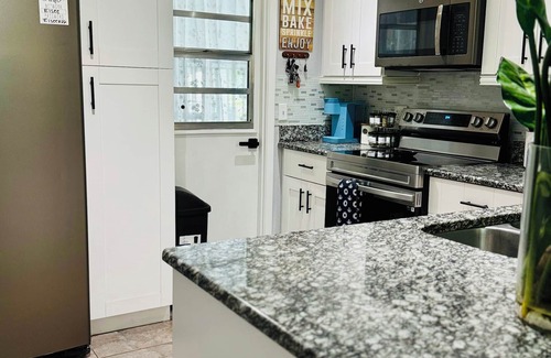 Orlando House | Charming 4-bedroom Pool house with WiFi, king bed, AC in lovely Orlando