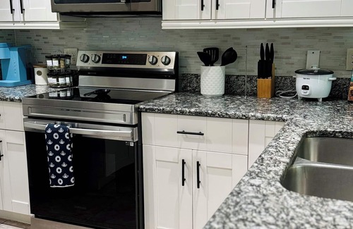 Orlando House | Charming 4-bedroom Pool house with WiFi, king bed, AC in lovely Orlando