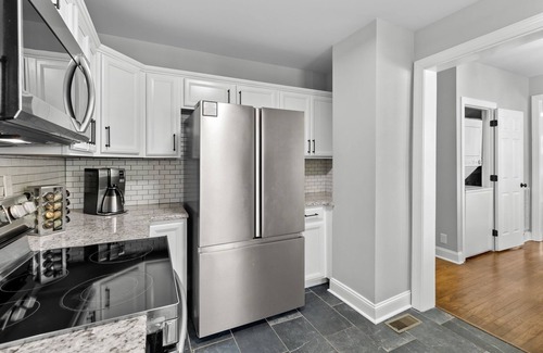 Terry Sanford Cottage | Charming 4-bedroom cottage in brilliant Fayetteville with WiFi, fitness room