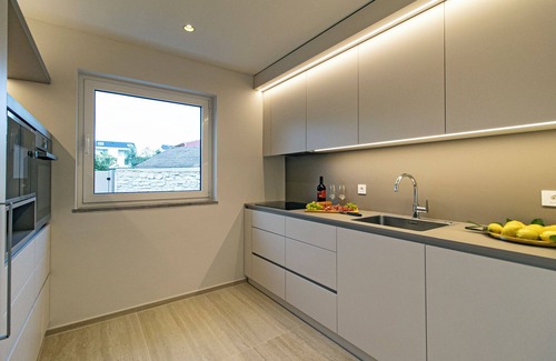 Zambratija Villa | Charming 4-bedroom villa with pool, private parking, AC, WiFi in Zambratija