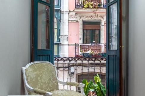 San Francisco Apartment | Charming 4 Double Bed Steps from the Old Town