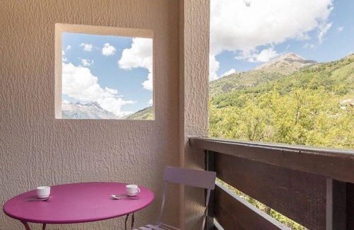 Saint-Chaffrey Apartment | Charming 4-Person Studio with North-Facing Balcony in Chantemerle