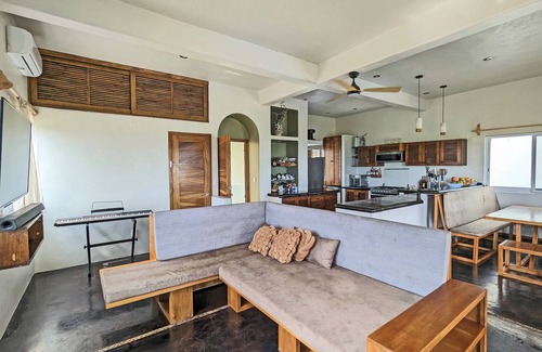 San Pedro Mixtepec House | Charming 5-bedroom house with AC, WiFi in beautiful Bajos de Chila