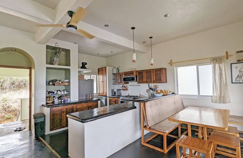 San Pedro Mixtepec House | Charming 5-bedroom house with AC, WiFi in beautiful Bajos de Chila