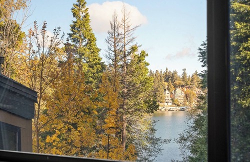 Blue Jay House | Charming 5-bedroom house with a dock and private beach