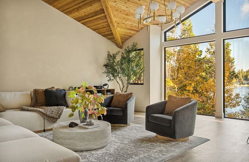 Blue Jay House | Charming 5-bedroom house with a dock and private beach