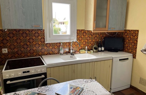 La Gueriniere House | Charming 5-Bedroom House with Garden near Beach and Shops