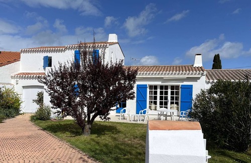 La Gueriniere House | Charming 5-Bedroom House with Garden near Beach and Shops