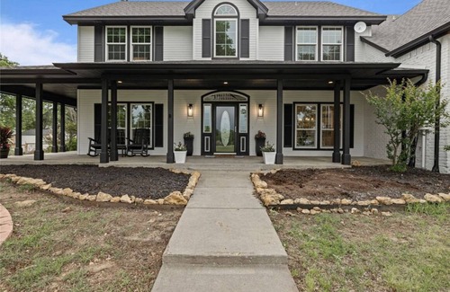 Denton House | Charming 5-bedroom Country House in Denton