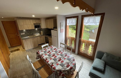 Laveissiere Apartment | Charming 50m² Chalet Apartment - WiFi, Ski Storage, Near Slopes & Shuttle