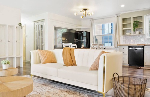 Charlotte Park House | Charming 5bd/4ba 15mi BNA 7mi Broadway 6mi Vandy