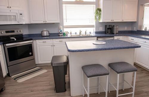 Crystal Beach House | Charming 5BR Beach House in DESTIN - Walk to Beach! Pool! Golf Cart Included!