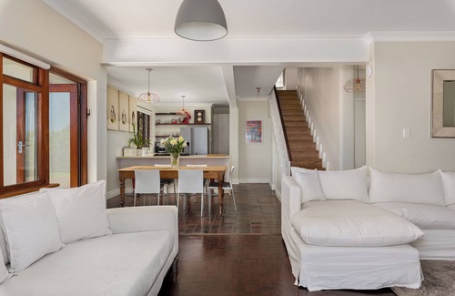 Camps Bay House | Charming 6-bedroom house with WiFi, Cape TownnMagnificent mountain & ocean views