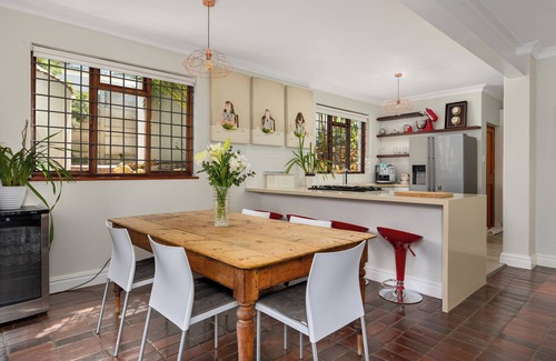 Camps Bay House | Charming 6-bedroom house with WiFi, Cape TownnMagnificent mountain & ocean views