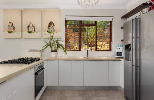 Camps Bay House | Charming 6-bedroom house with WiFi, Cape TownnMagnificent mountain & ocean views