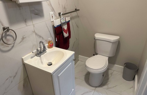 Frankford Bed & Breakfast | Charming 6-bedroom bed & breakfast in fabulous Philadelphia with WiFi