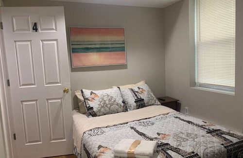Frankford Bed & Breakfast | Charming 6-bedroom bed & breakfast in fabulous Philadelphia with WiFi