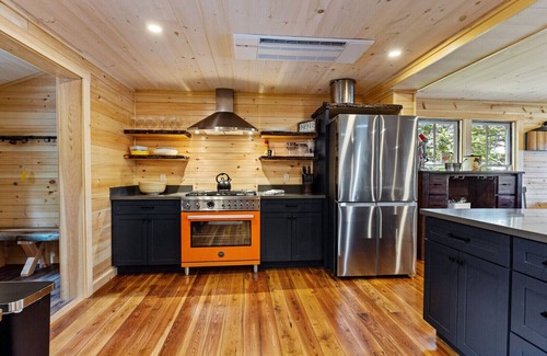 Belgrade Lakes Cottage | Charming 8-bedroom cottage with AC and WiFi in peaceful Belgrade