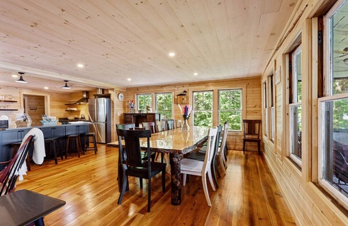 Belgrade Lakes Cottage | Charming 8-bedroom cottage with AC and WiFi in peaceful Belgrade