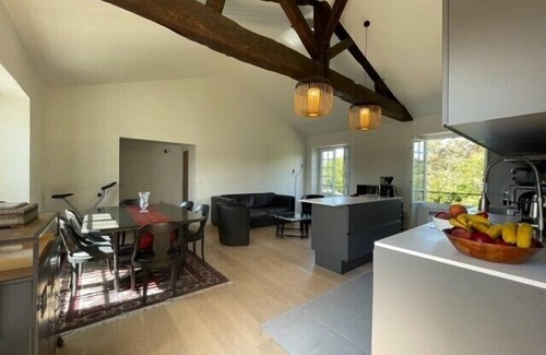 La Rochelle City Centre Apartment | Charming 80m² Near The Old Port!