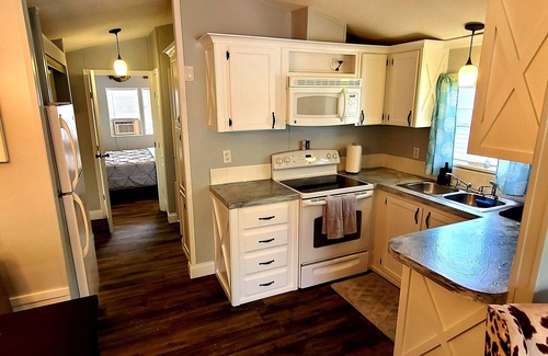 Braden River House | Charming and Cheerful Sarasota Rental with Full Resort Amenities!