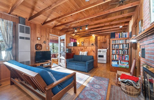 Moultonborough House | Charming and Cozy Historical 3 Bedroom Dog Friendly Winnipesaukee Cottage