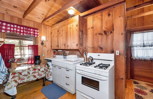 Moultonborough House | Charming and Cozy Historical 3 Bedroom Dog Friendly Winnipesaukee Cottage