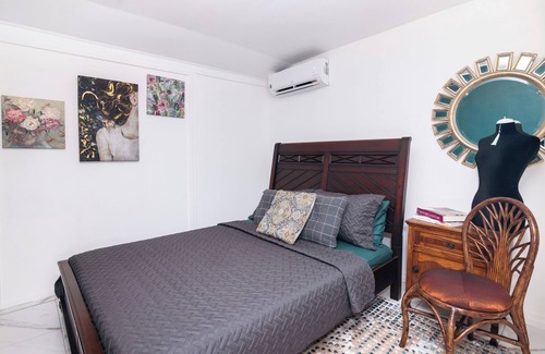 Old Trees Bay Apartment | Charming and cozy studio in Saint James with AC and WiFi.