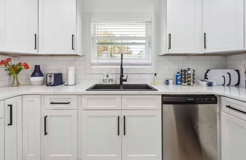 Atlanta House | Charming and Modern 2BR Cottage