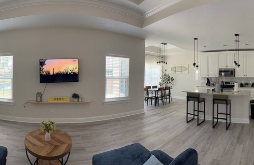 South Pensacola House | Charming and Spacious Entire House, 3BR/2.5BA located at Pensacola, Florida