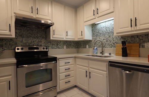 Arden-Arcade Condo | Charming and Trendy 2-bedroom condo for shopping and entertainments.