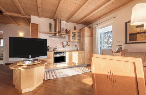 Collalbo Apartment | Charming Apartment "Steppe" in Villa Anina with Pool